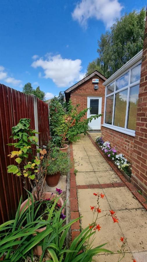 Glebe House, Private Entrance, Free Parking On Drive, Self Check In, Netflix Bed & Breakfast Ashford  Exterior photo